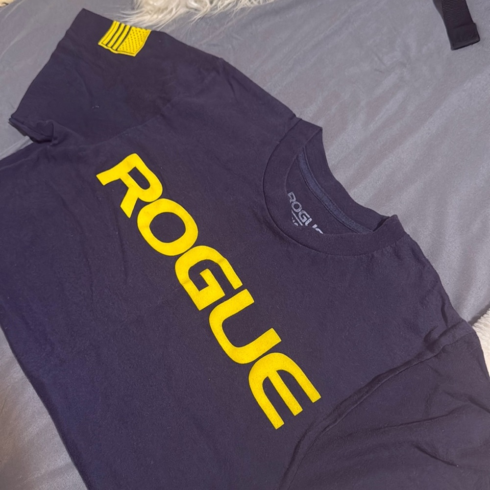 Rogue Men's Navy T-Shirt with Yellow Print
